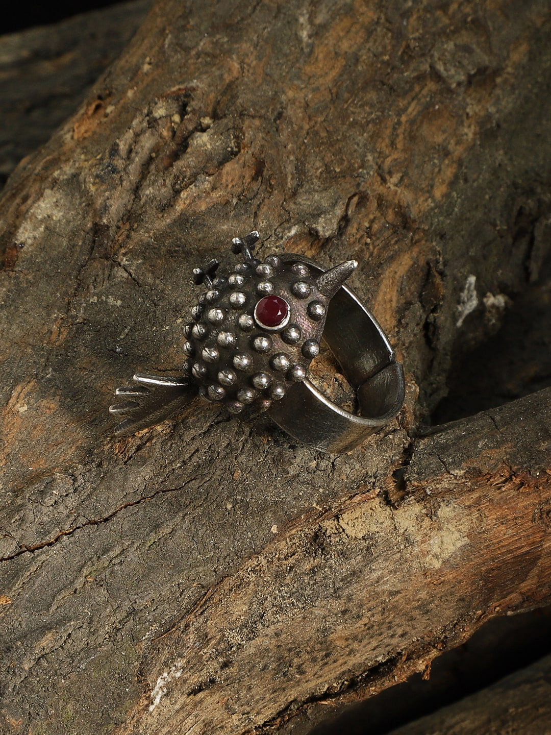 VENI Women Oxidised Silver-Plated Red Stone-Studded Finger Ring