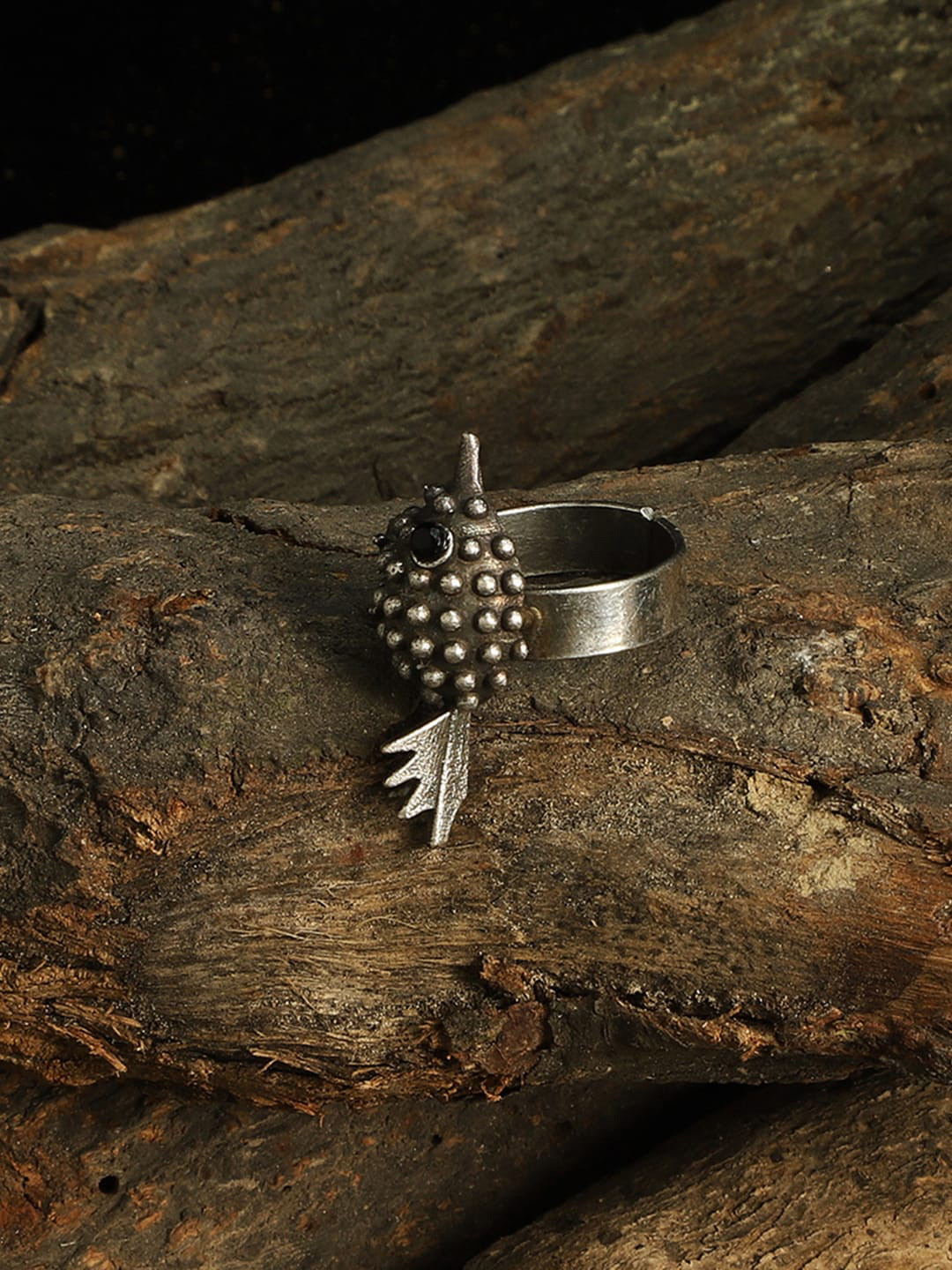 VENI Silver-Plated Black Stone Oxidised Bird Ring