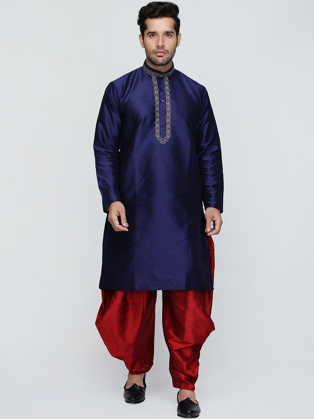 ROYAL KURTA Men Blue Yoke Design Thread Work Kurta