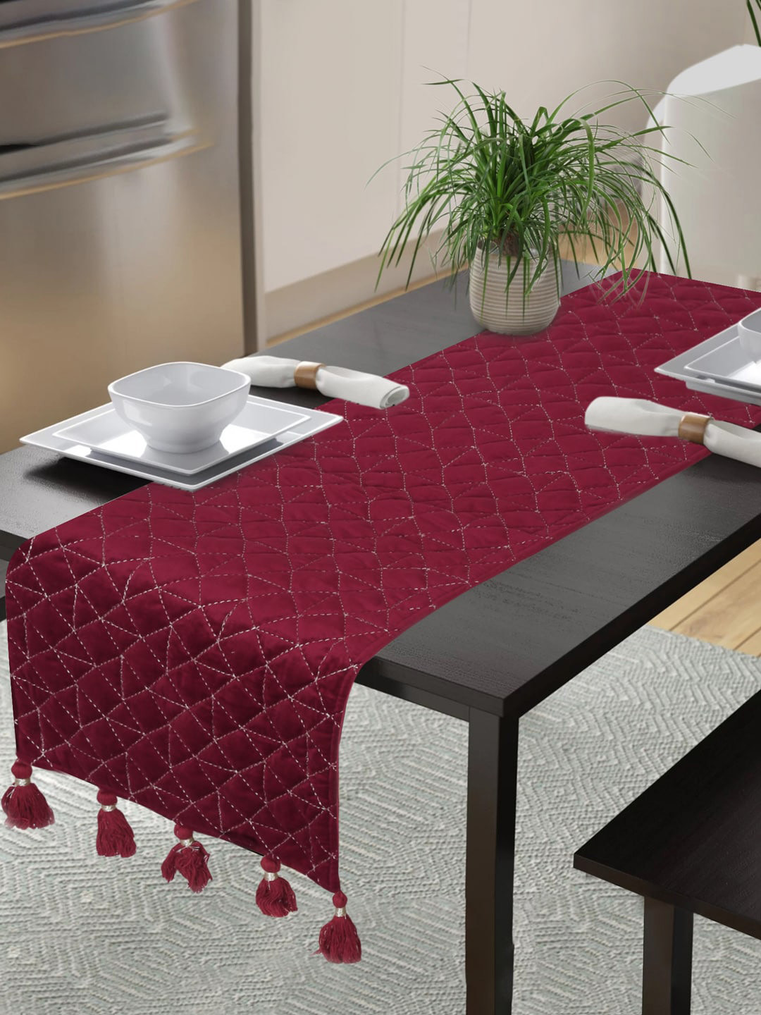 eyda Adults Unisex Maroon Solid Quilted Table Runner with Tassels