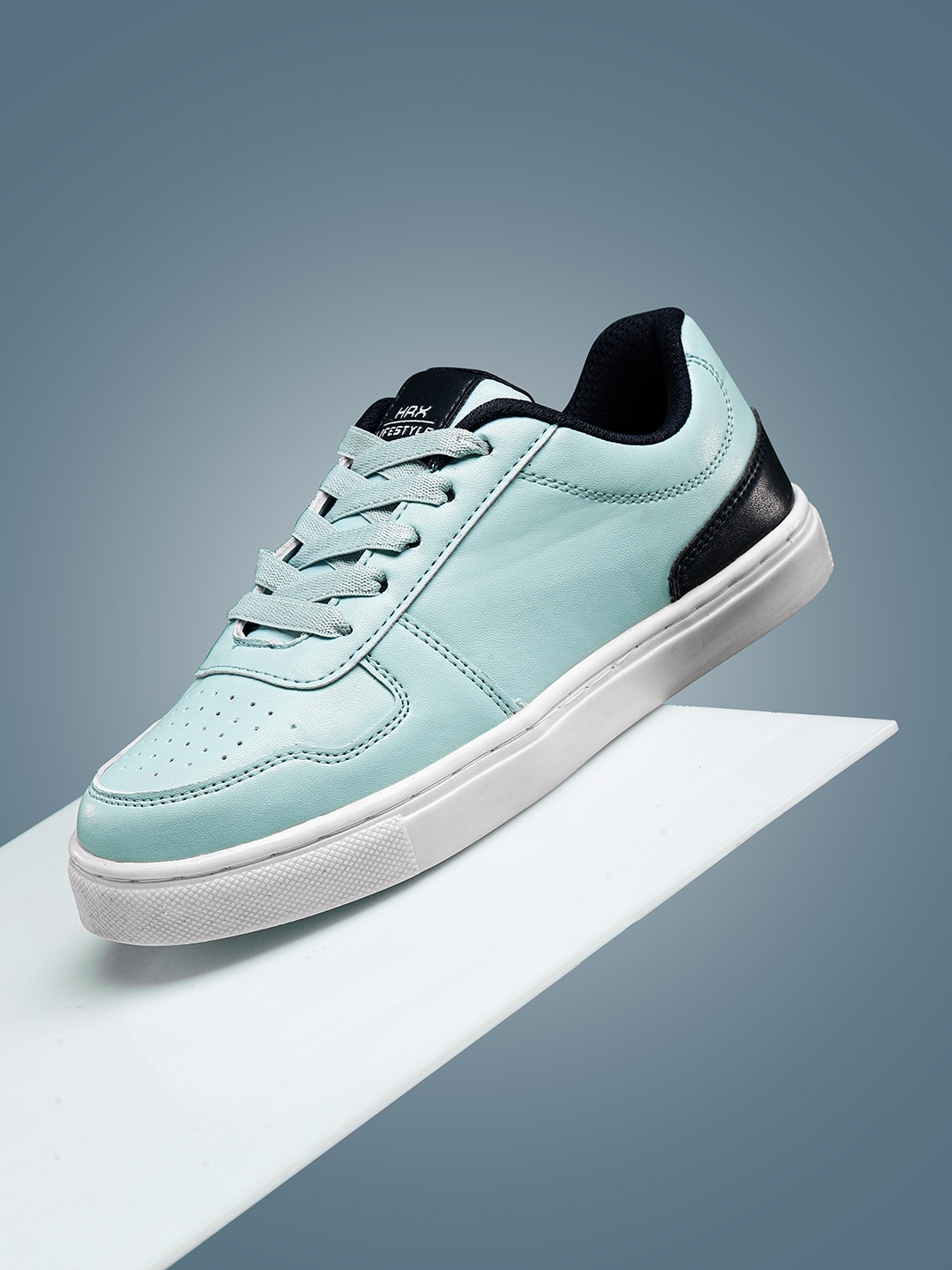 Sneaker hak sale