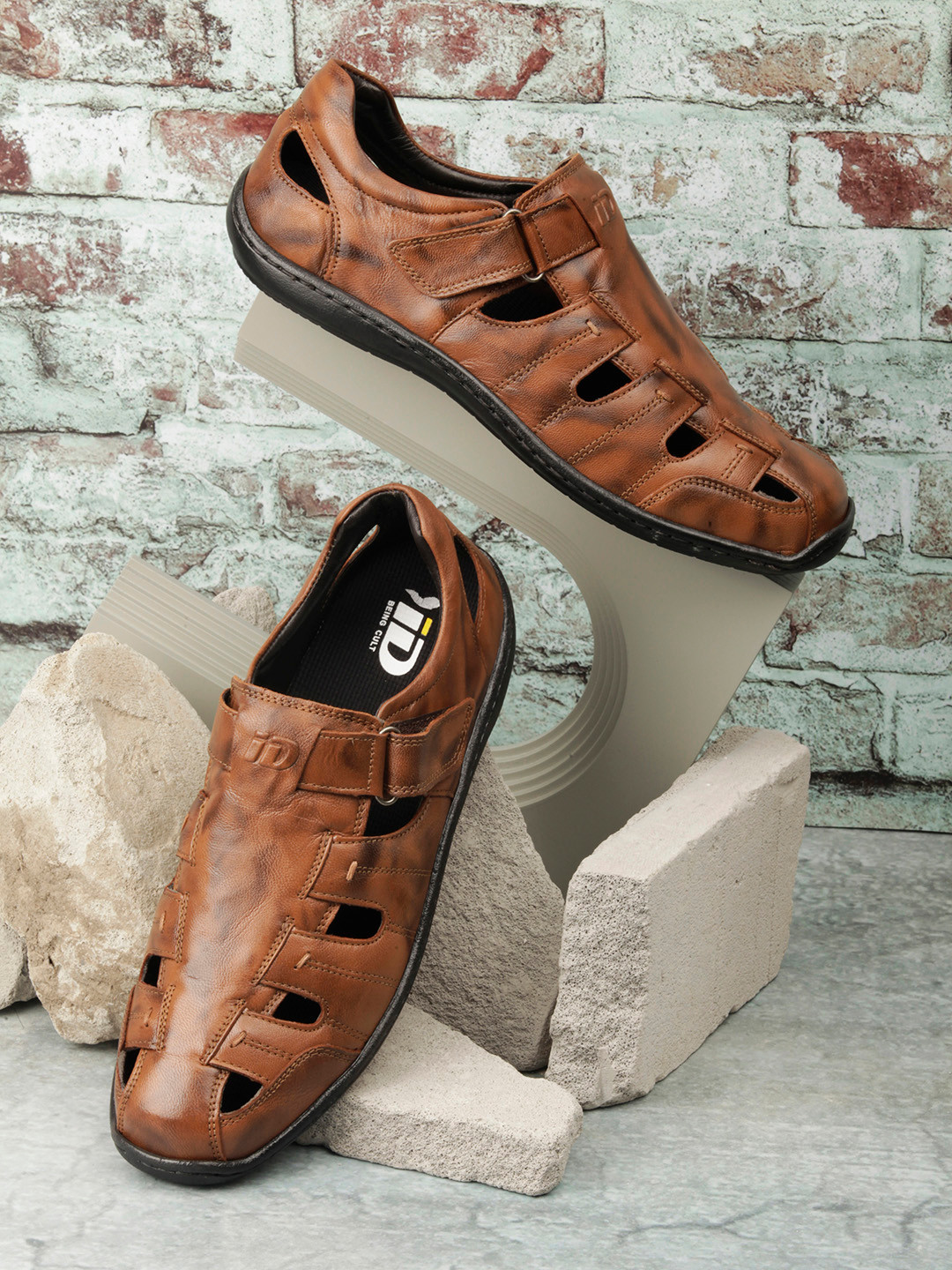 ID Men Tan & Black Leather Shoe-Style Sandals