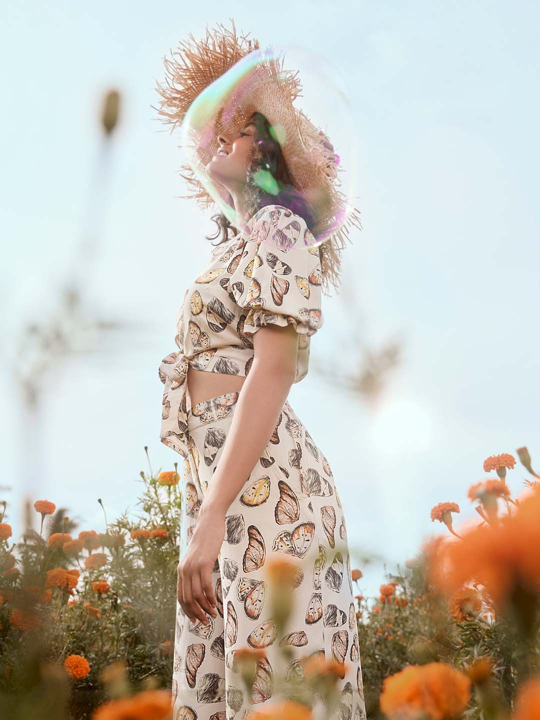 Zink London Beautiful Off-White Conversational Twist & Knot Top