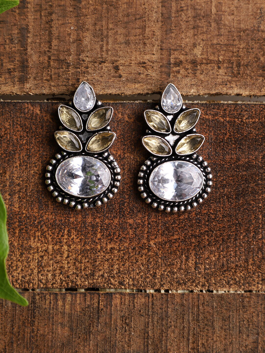 VENI White Contemporary Studs Earrings
