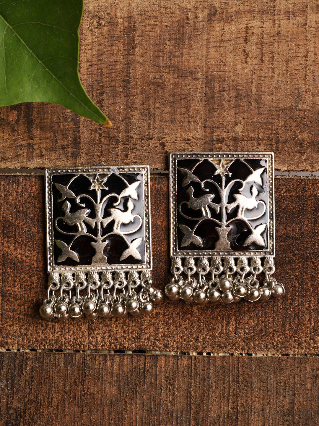 VENI Black Contemporary Studs Earrings