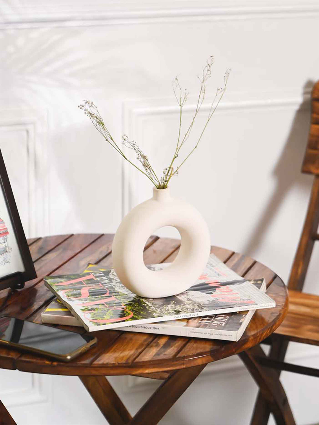 PUREZENTO White Solid Donut Shaped Flower Vases