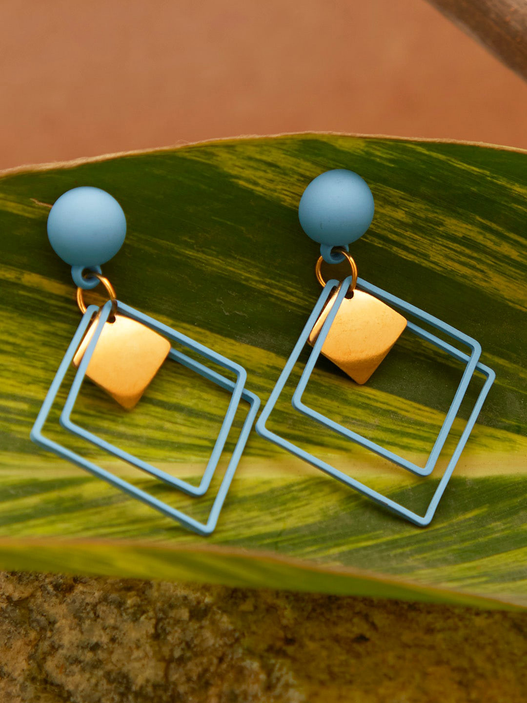 SOHI Gold-Plated Drop Earrings