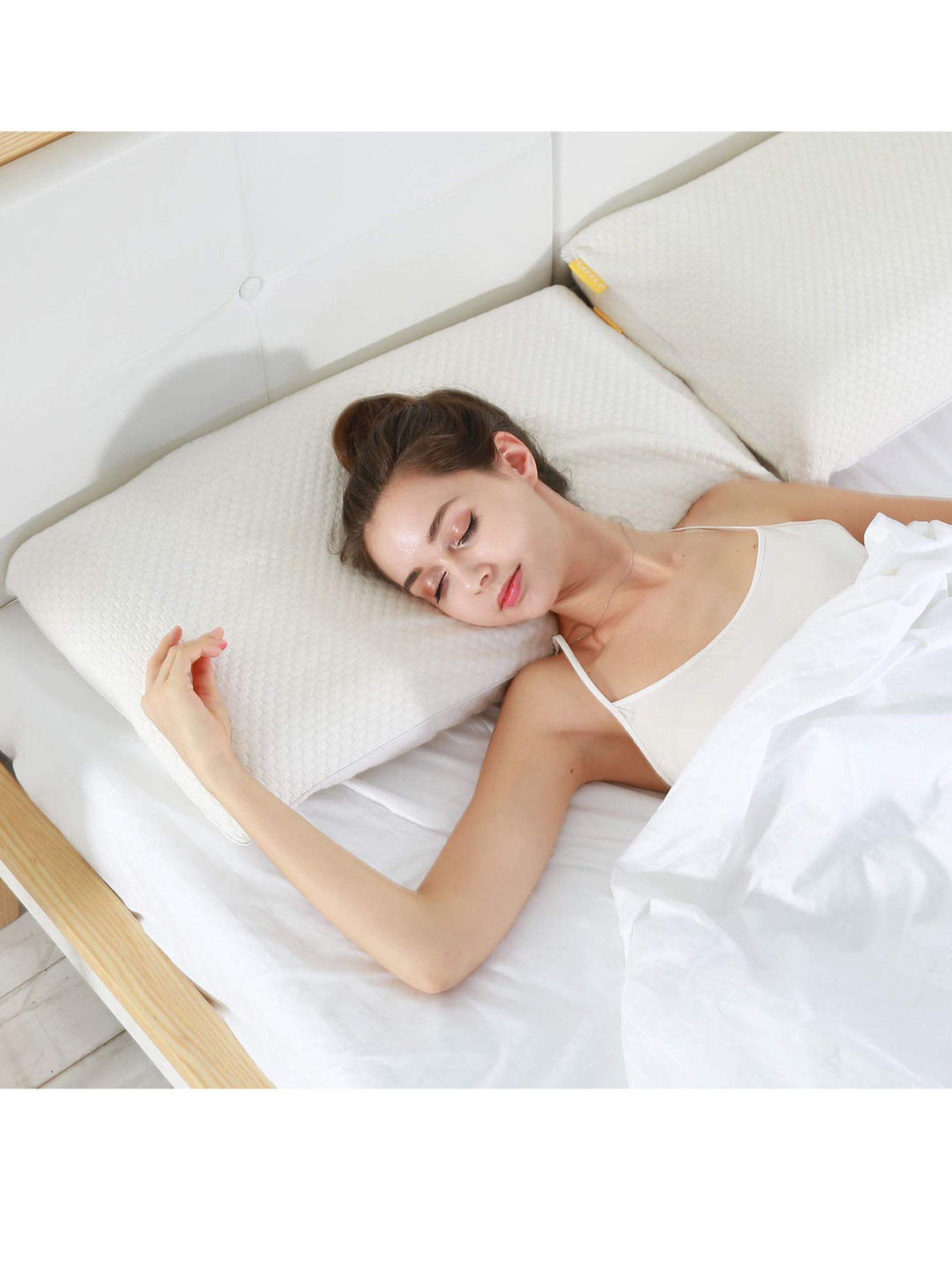 Pum Pum White Solid Polycotton Stain-Resistant Medium Memory Foam Sleep Pillow-11 x 36 x 60 cm