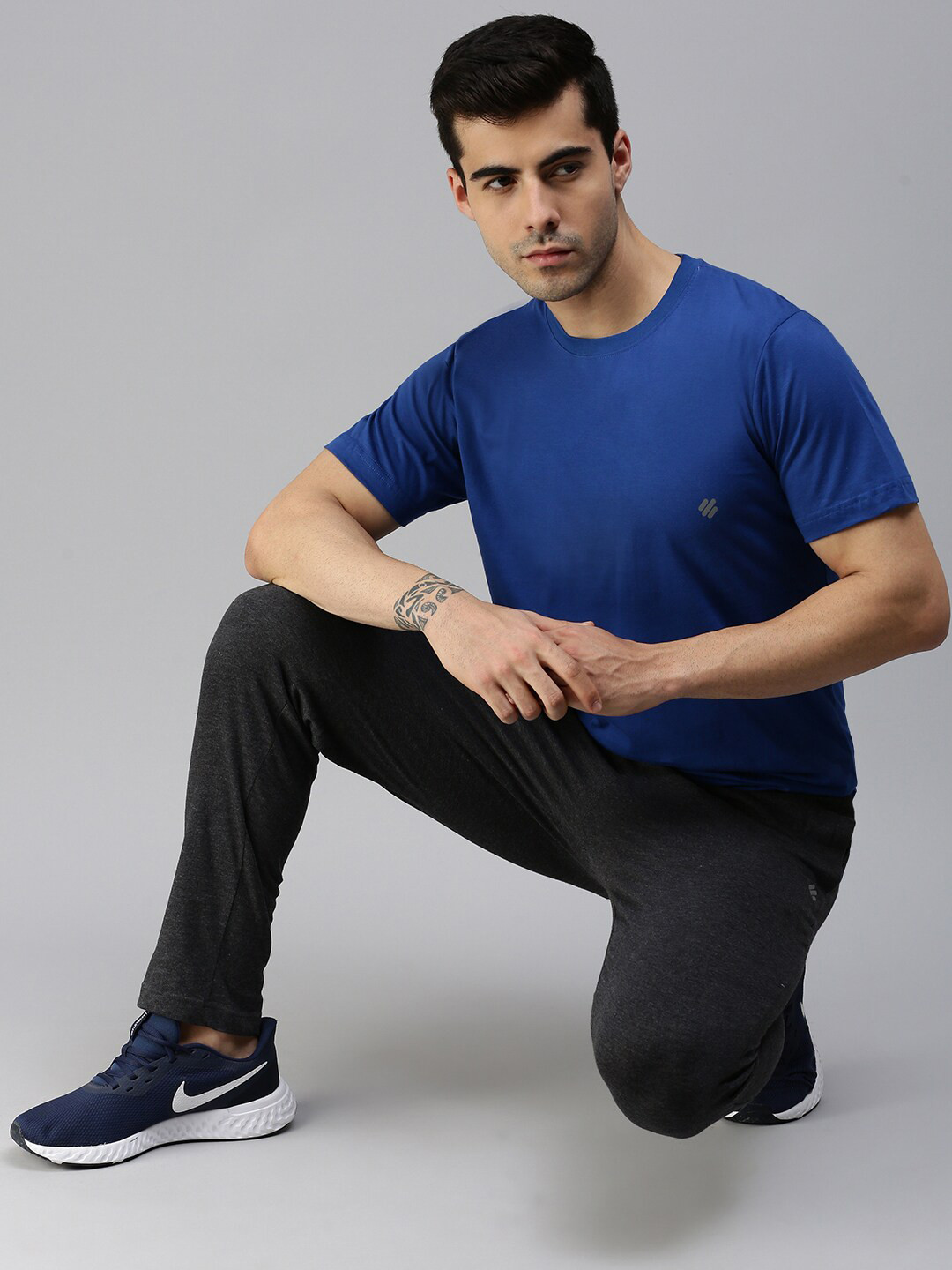ONN Men Blue Solid T-shirt