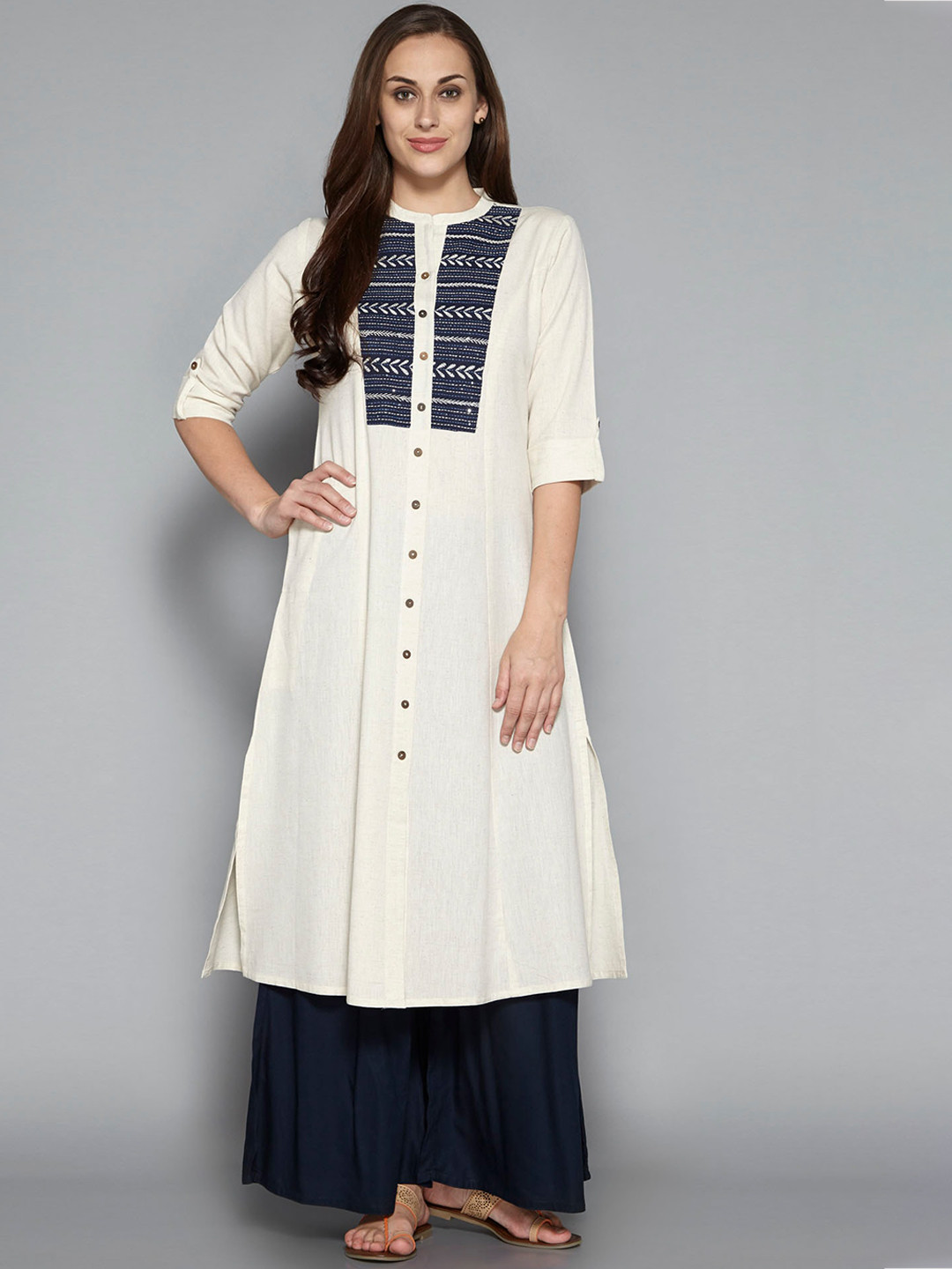 Pistaa Women Off White Geometric Thread Work Kurta