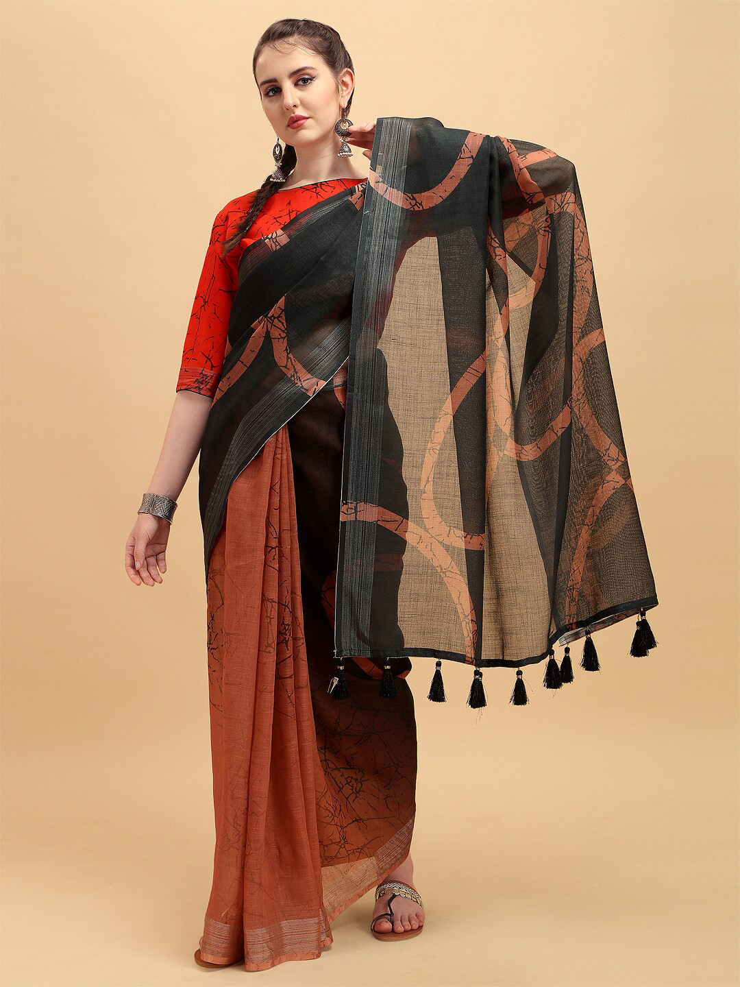 Sangria Women Black  Pure Linen Abstract Tie and Dye Work Wear Saree