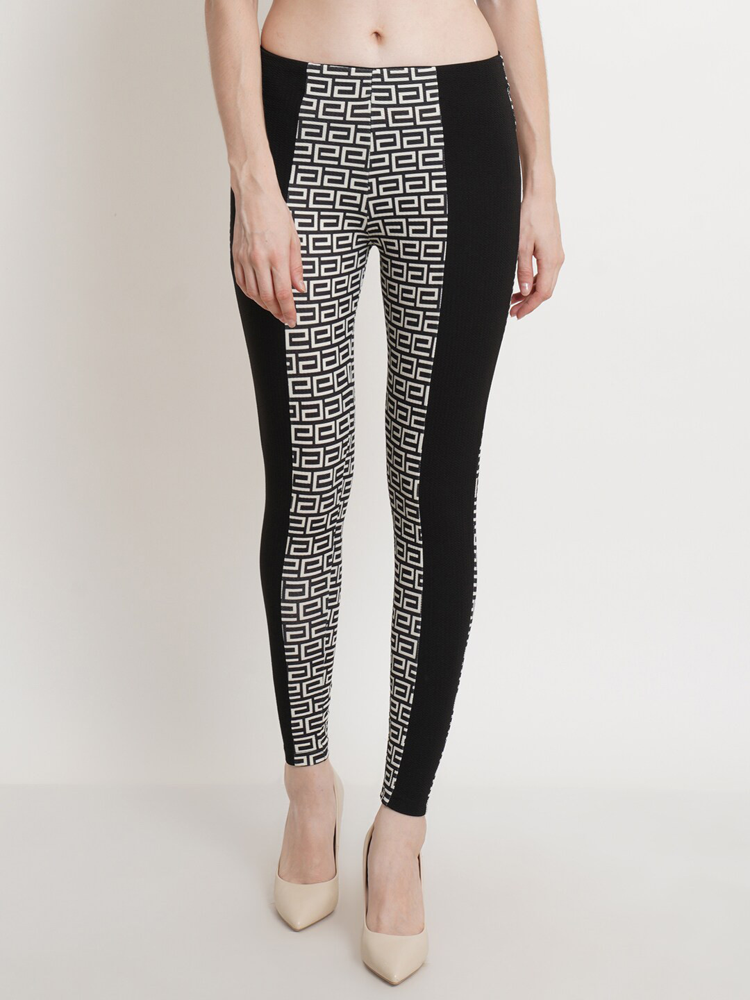 Popwings Women Black & White Geometric Printed Skinny-Fit Jeggings