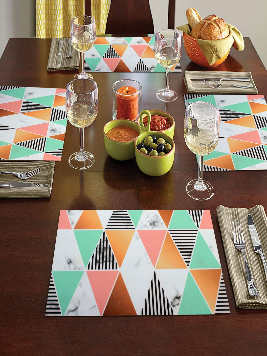 LUXEHOME INTERNATIONAL Set Of 4 White & Green Printed Rubber Table Placemats