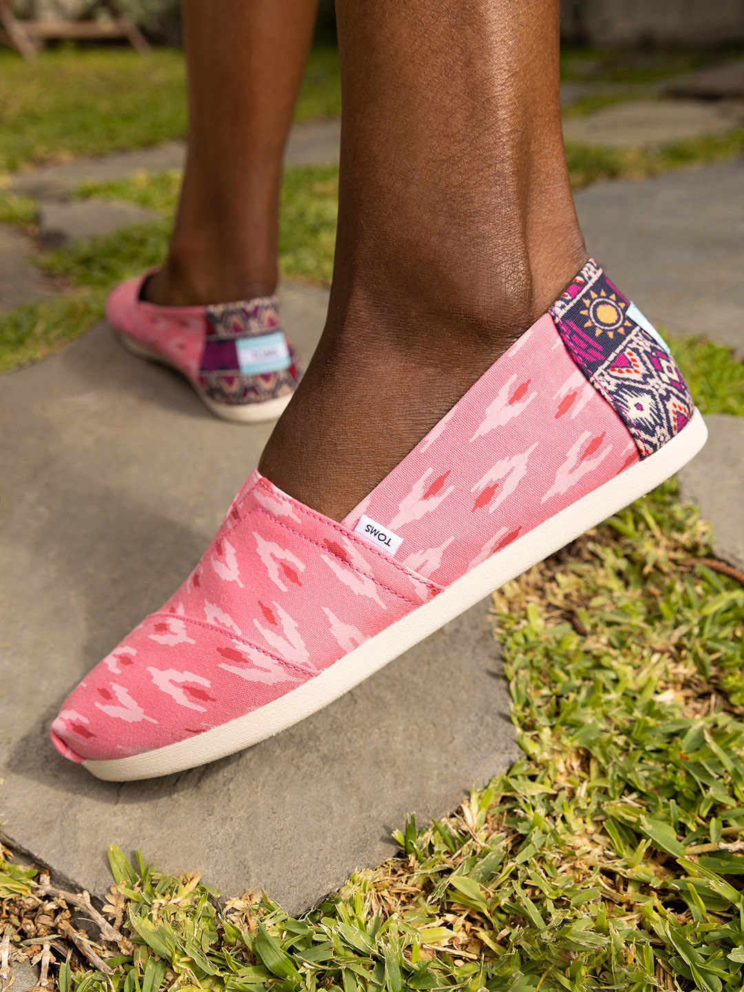 TOMS Women Alpargata Cloudbound Arrows Printed Espadrilles