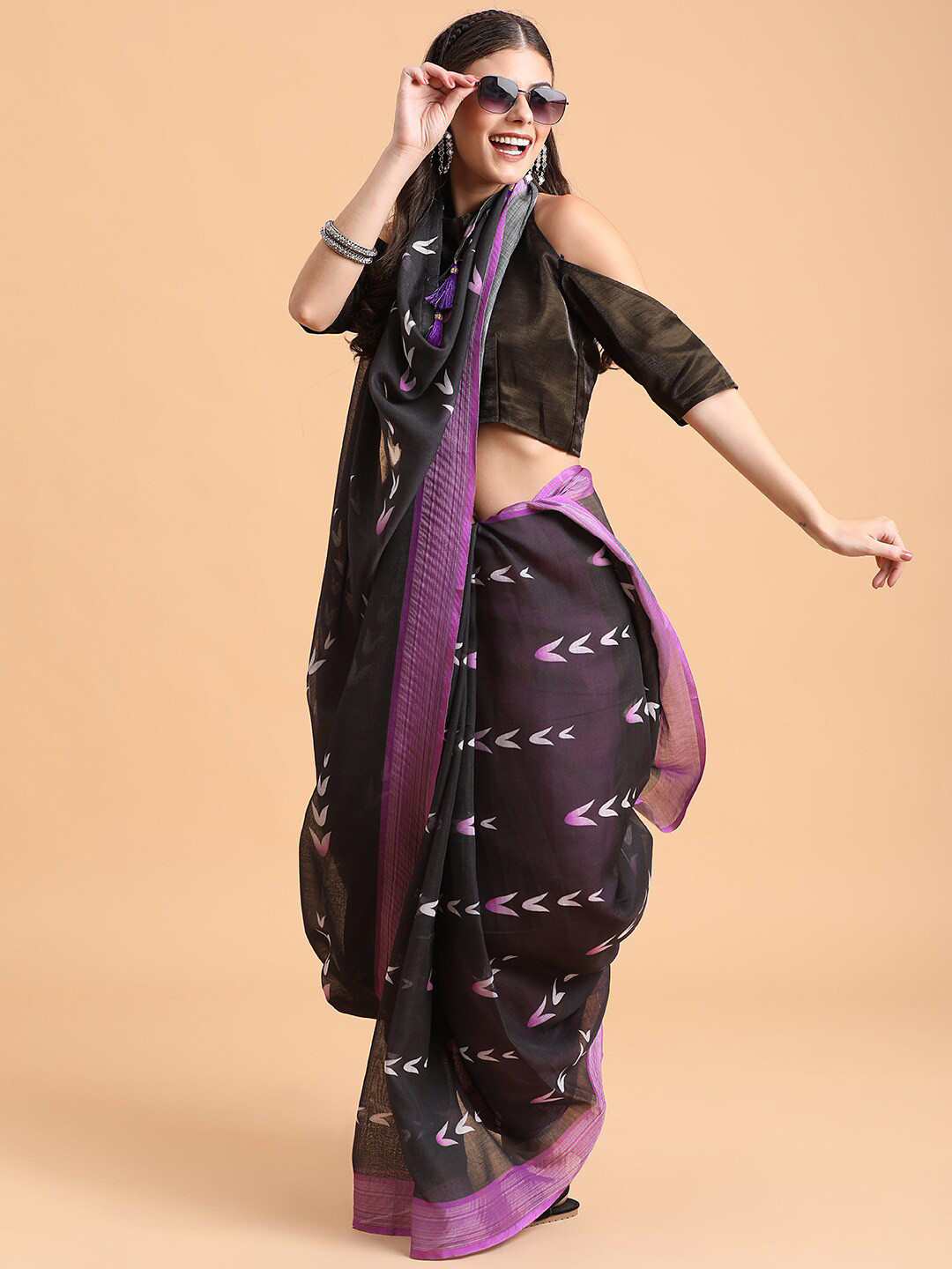 Sangria Women Black Sarees