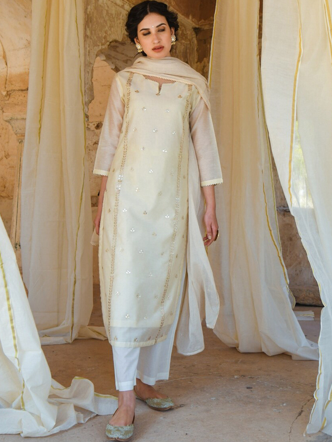 KARAJ JAIPUR Women Off White Embroidered Kurti with Pant & Dupatta