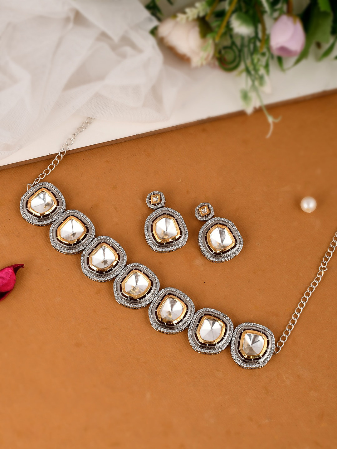 DASTOOR Gold-Toned & White Kundan Choker Jewellery Set