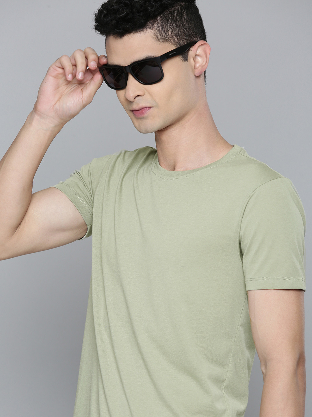 Flying Machine Men Green Solid Round Neck Knitted Regular Fit T-shirt