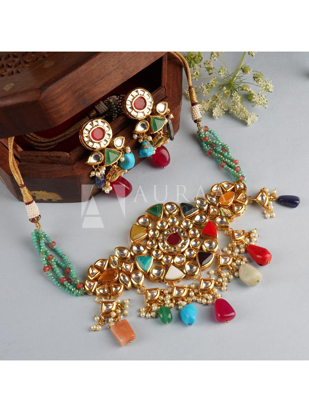 AURAA TRENDS 22 KT Gold-Plated White & Blue Kundan-Studded & Pearl Beaded Jewellery Set