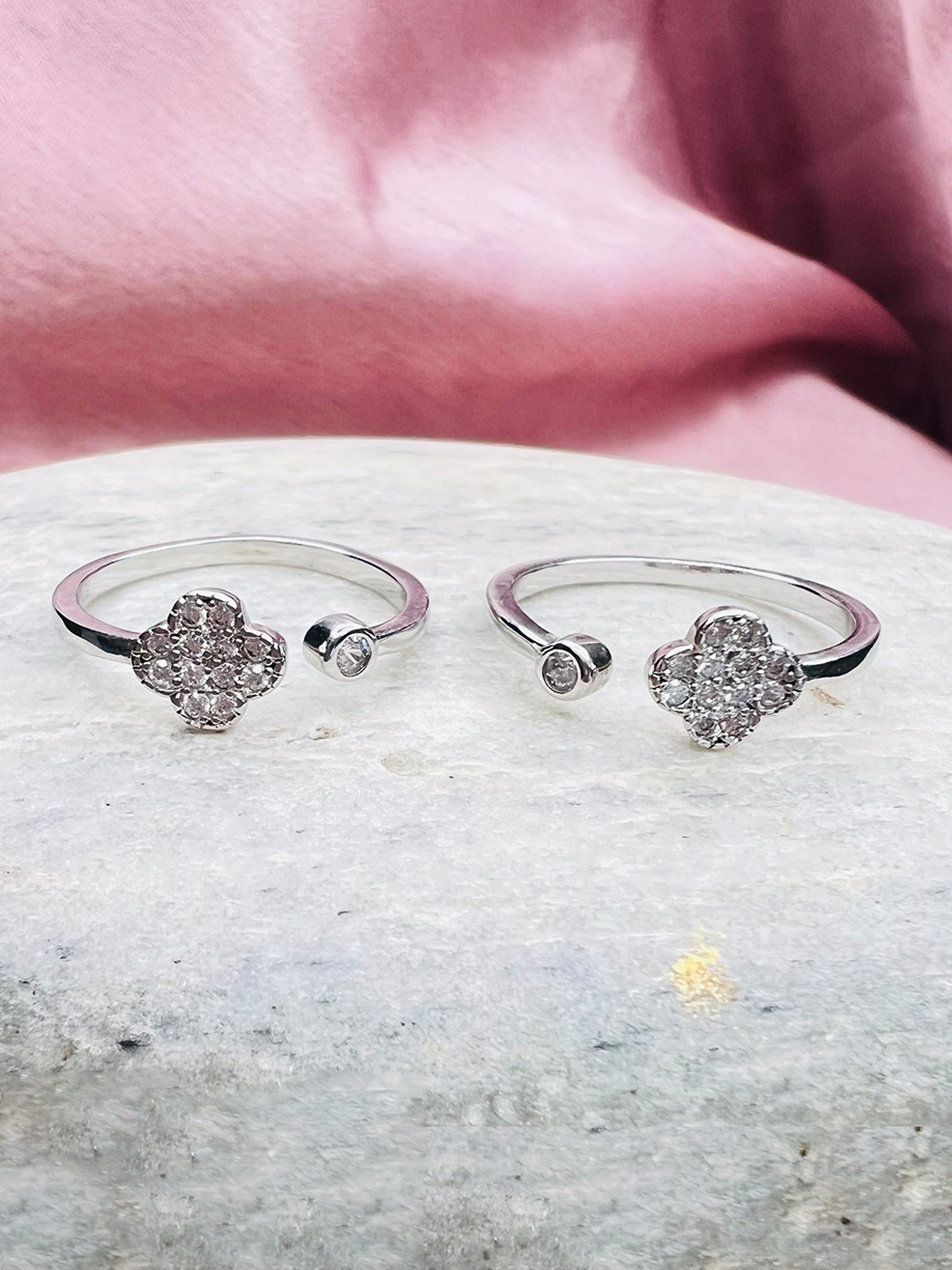 Arte Jewels Silver-Plated Stone-Studded Silver Toe Rings