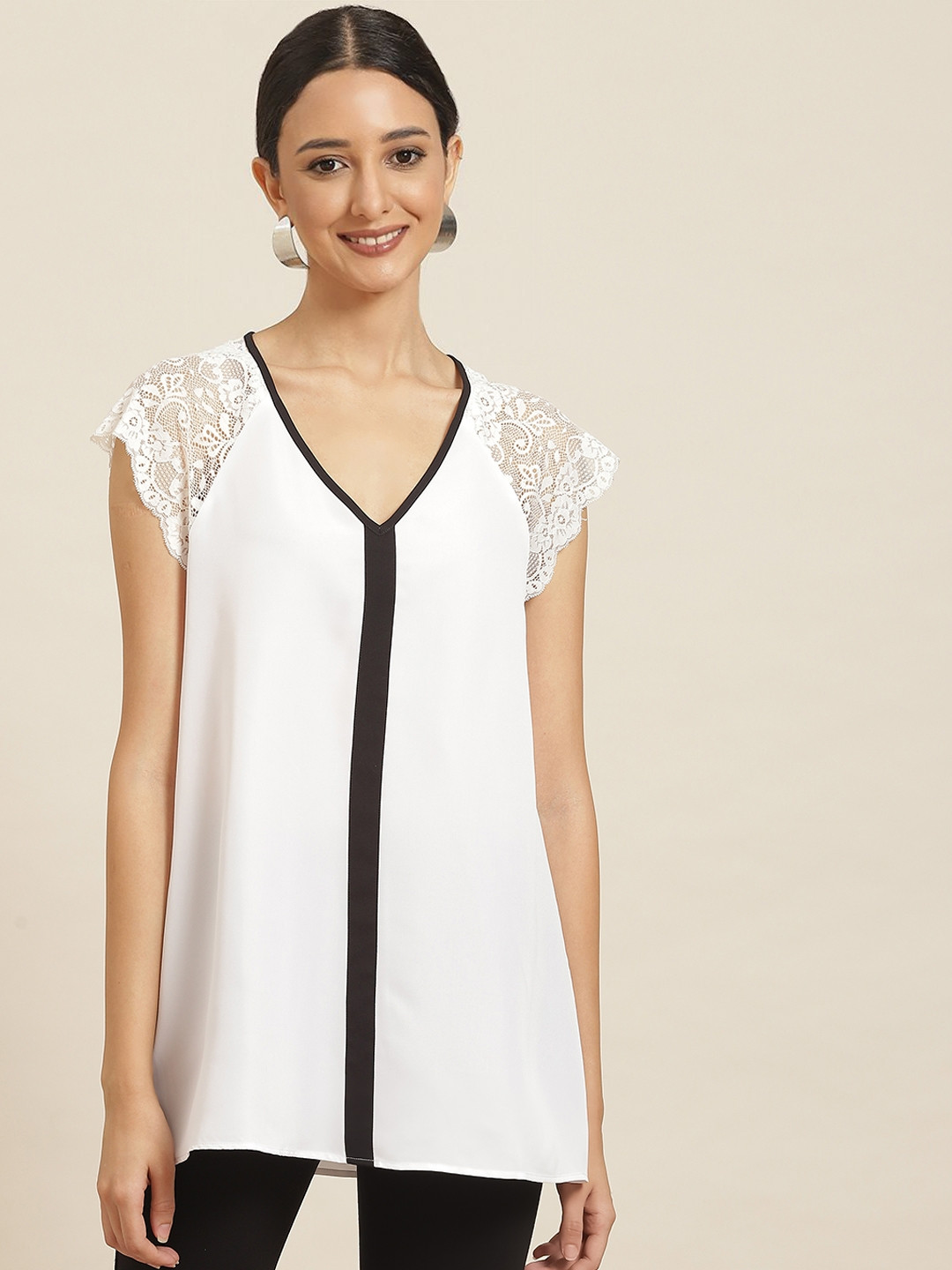 Qurvii White Solid Lace Sleeves Top