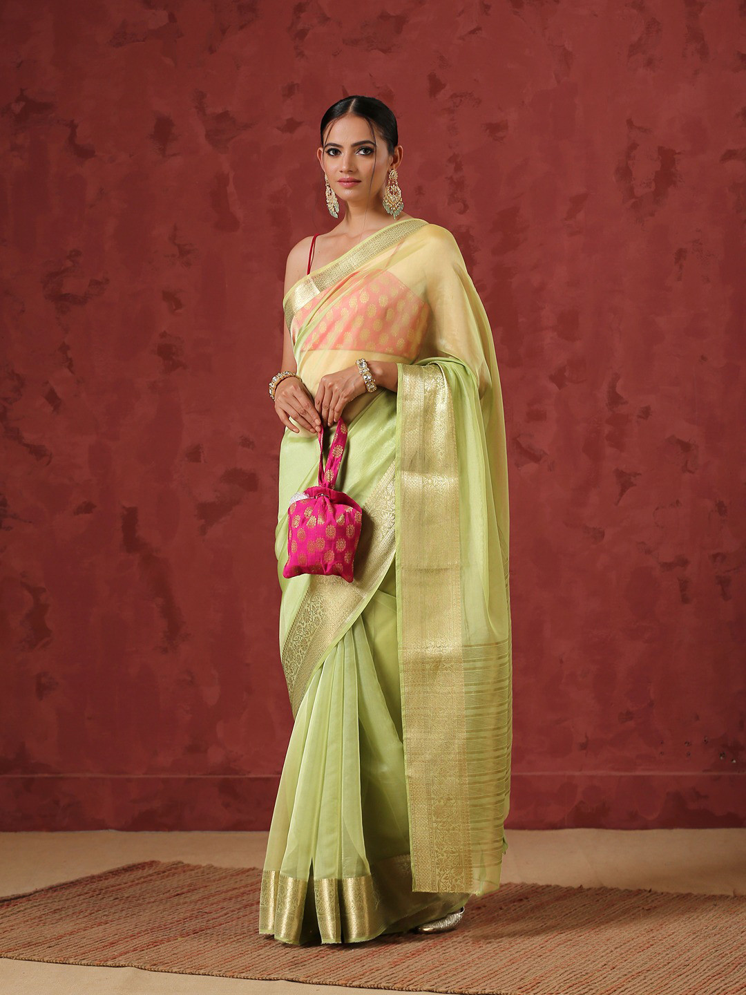 Swtantra Green & Gold-Toned Organza Saree with Border