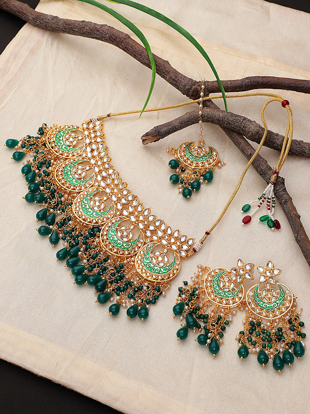 STEORRA JEWELS Gold-Plated Green & White Kundan Studded Jewellery Set With Maang Tika