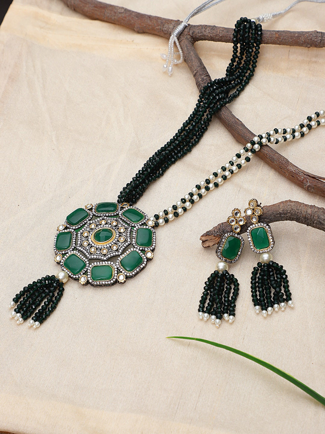 STEORRA JEWELS Gold-Plated Green-Coloured Kundan Studded & Crystal Beaded Necklace Set