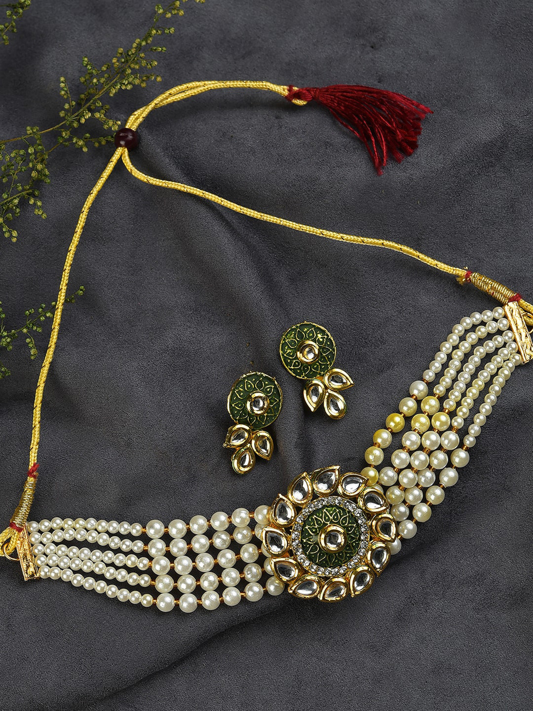 SOHI Gold-Plated Necklace White Pearls Beaded Jewellery Set