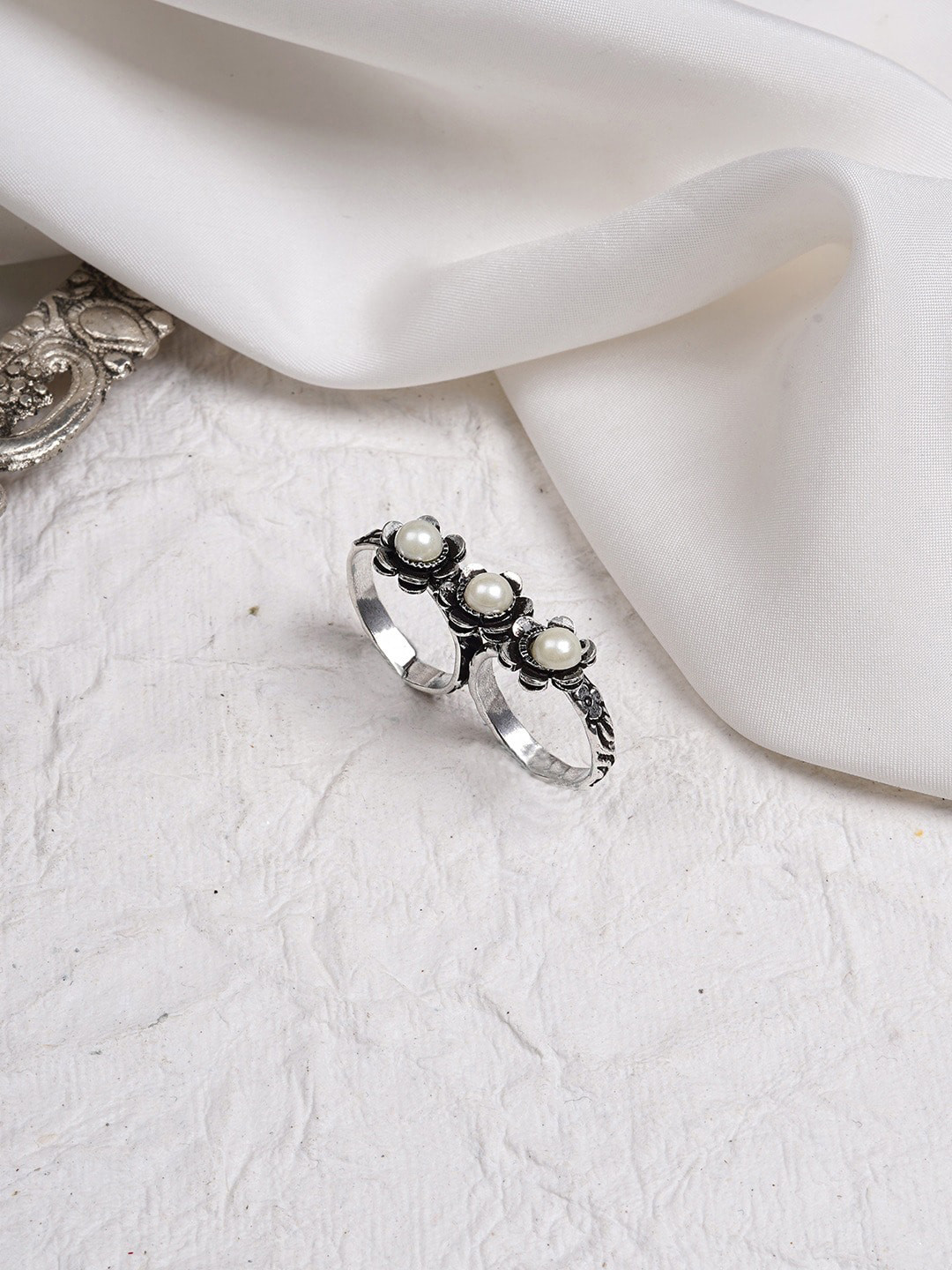 VENI Set Of 2 Oxidized Silver-Plated & White Pearl-Studded Finger Ring