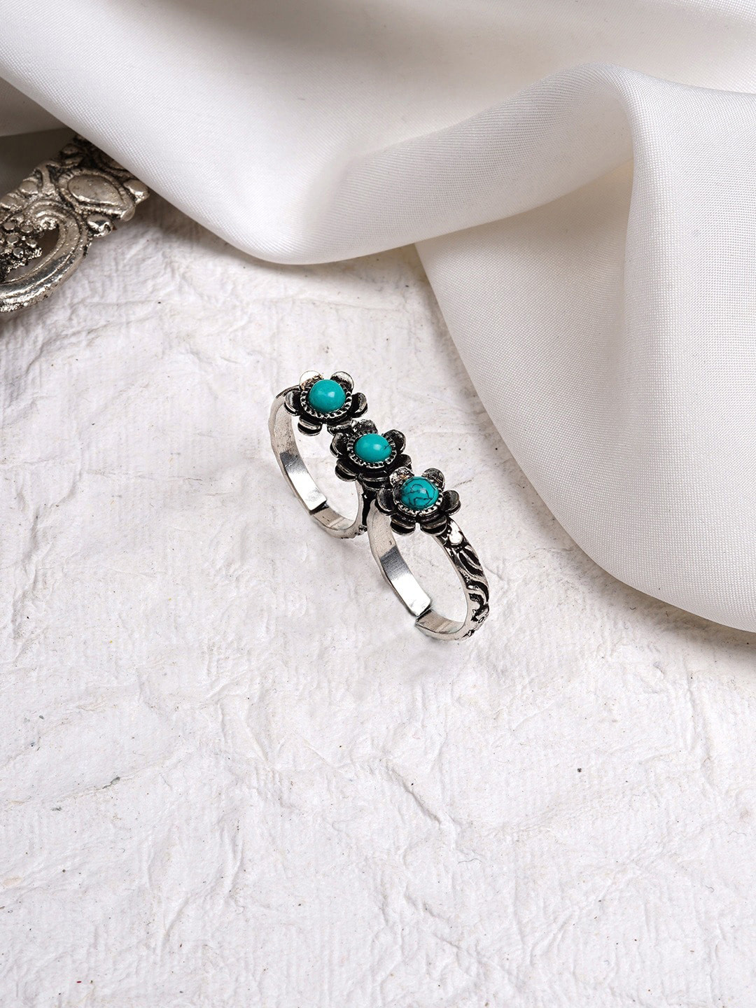 VENI Set Of 2 Silver-Plated & Turquoise Blue Stone Studded Finger Ring