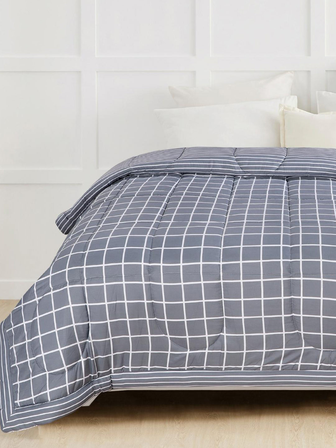 A Homes Grace Grey & White Geometric Microfiber Heavy Winter 600 GSM Double Bed Quilt