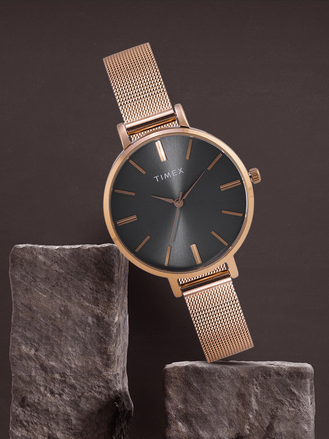 Timex Women Black Dial & Rose Gold Toned Bracelet Style Analogue Watch TWEL155SMU01