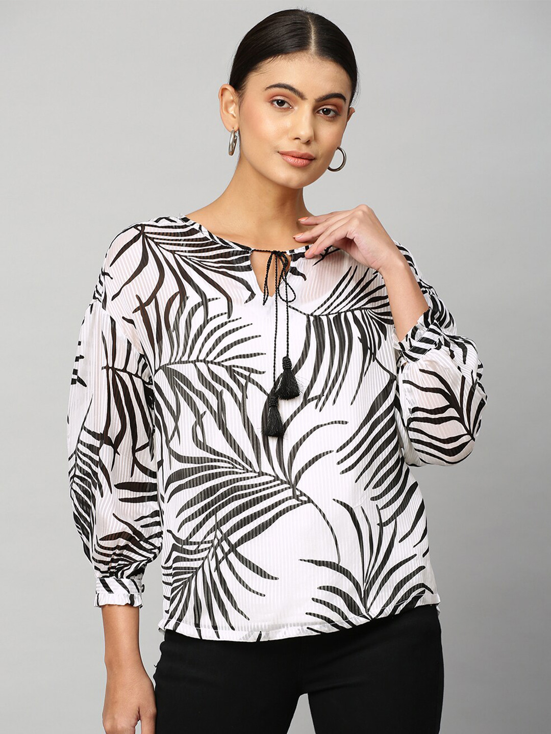 Chemistry Off White Print Tie-Up Neck Top