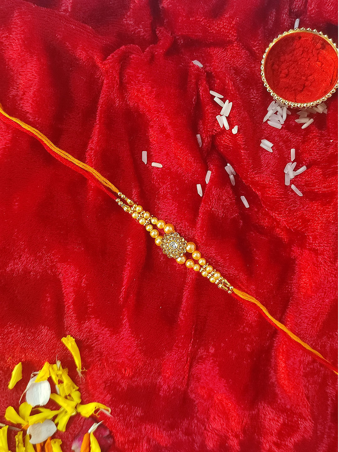 CRAYTON Men Gold-Toned Flower Rakhi