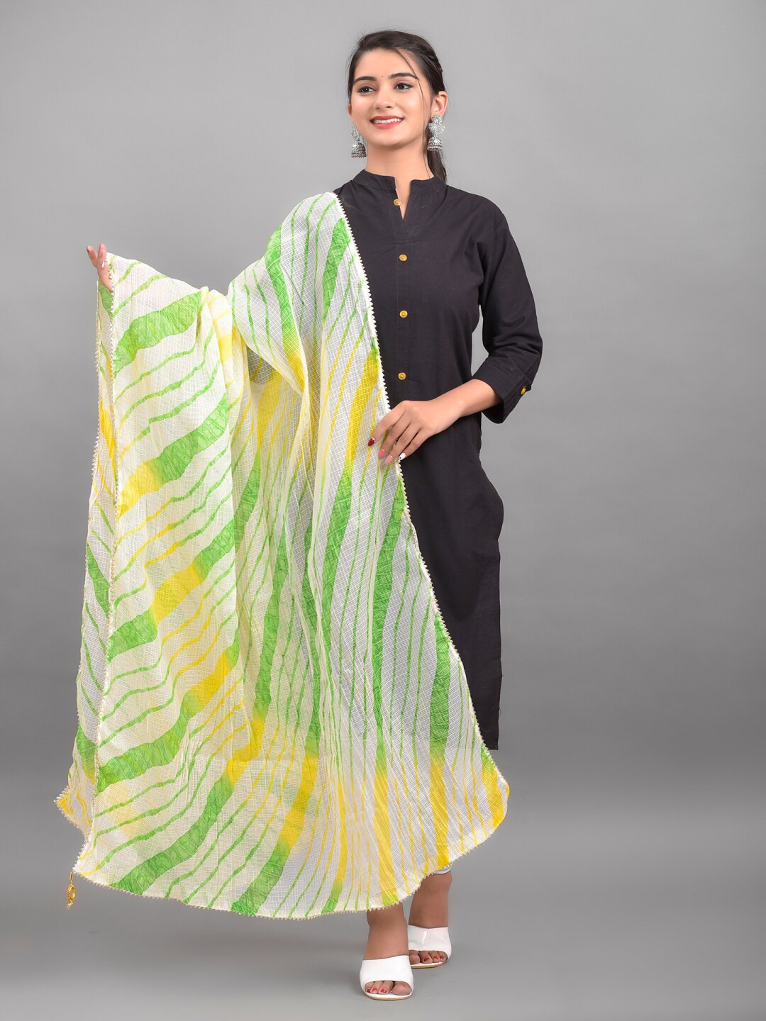 Apratim Women Multicolor Striped Leheriya Dupatta
