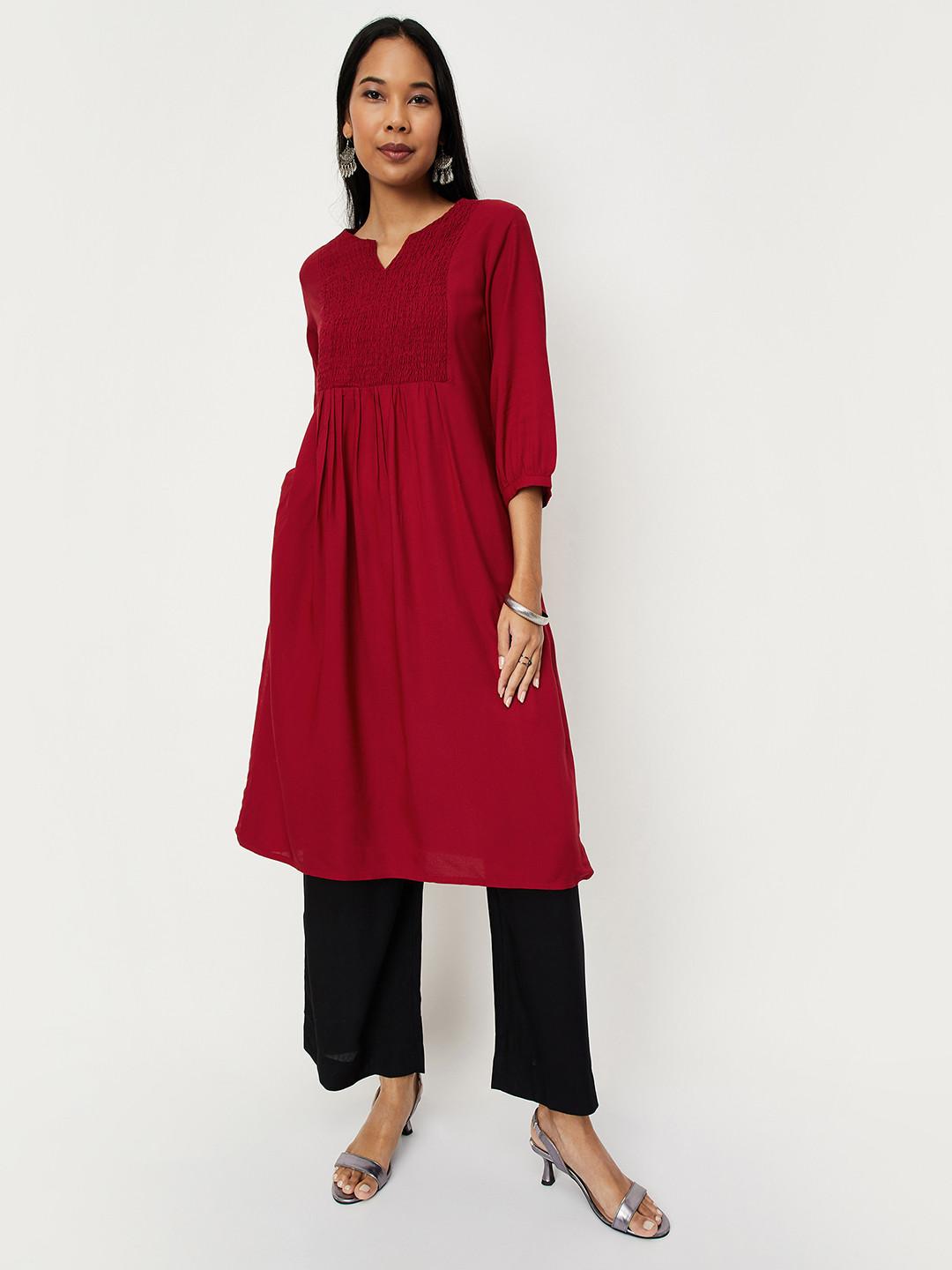 max Women Red Solid Keyhole Neck Kurta