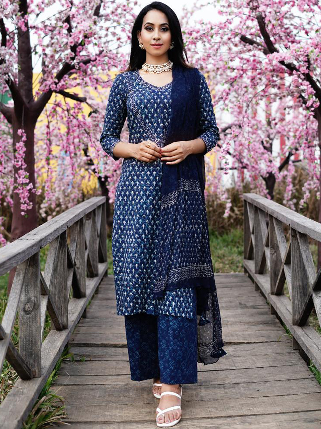 Baisacrafts Women's Blue Floral Dyed Pure Cotton Kurta With Trousers & Dupatta
