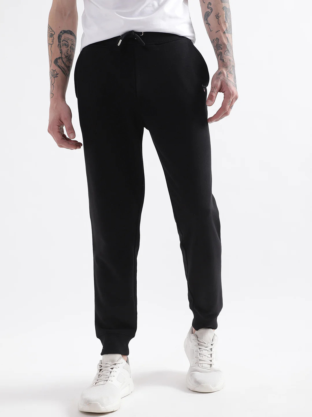 GANT Men Black Solid Relaxed-Fit Jogger