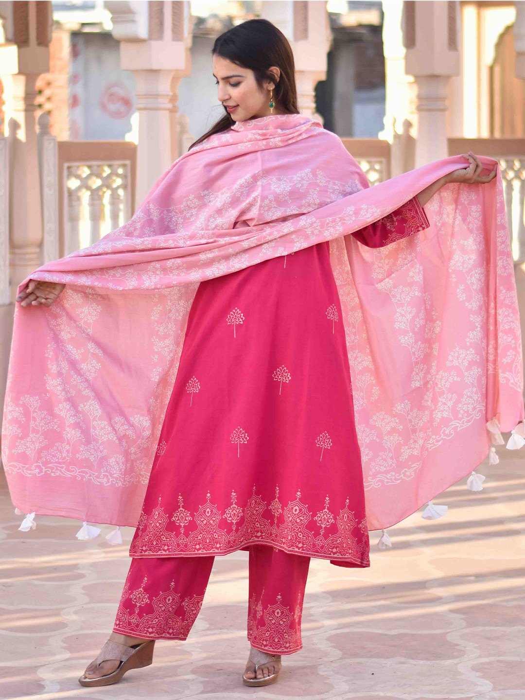 Chidiyaa Pink Printed Cotton Dupatta