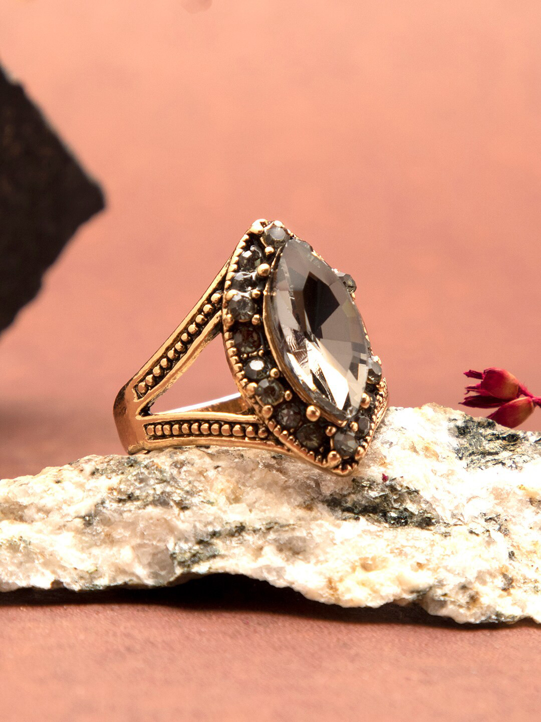 SOHI Gold-Plated Black Stone Studded Designer Finger Ring