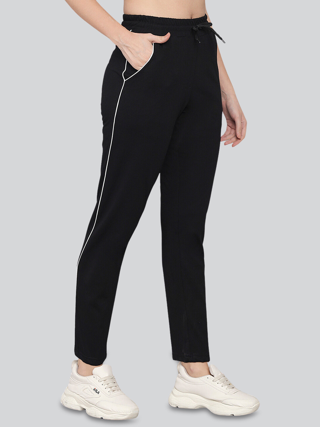 Q-rious Women Black Solid Cotton Track Pants