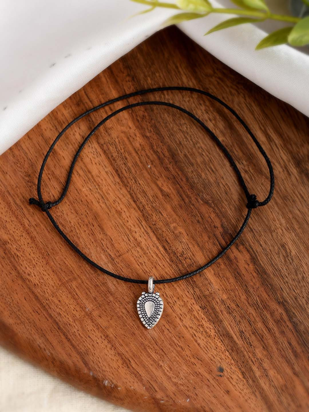 Shoshaa Silver-Plated Black Beaded Leaf Shaped Anklet