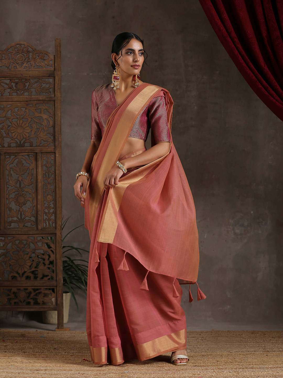 Triyah Pink & Gold-Toned Zari Pure Cotton Saree
