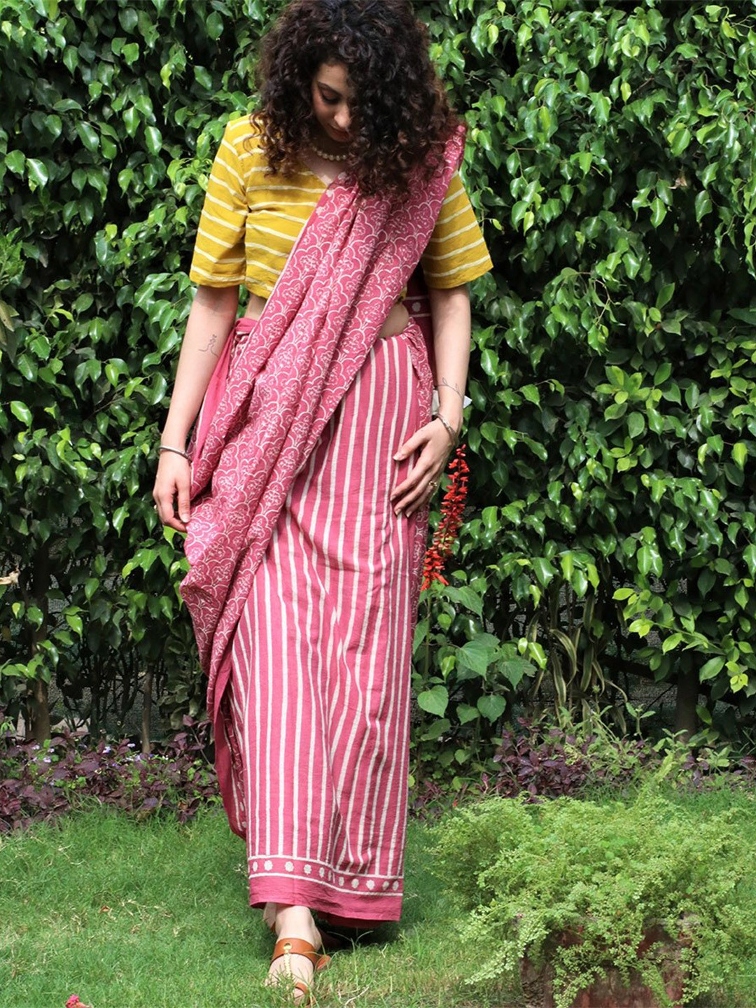 Chidiyaa Pink & White Pure Cotton Saree