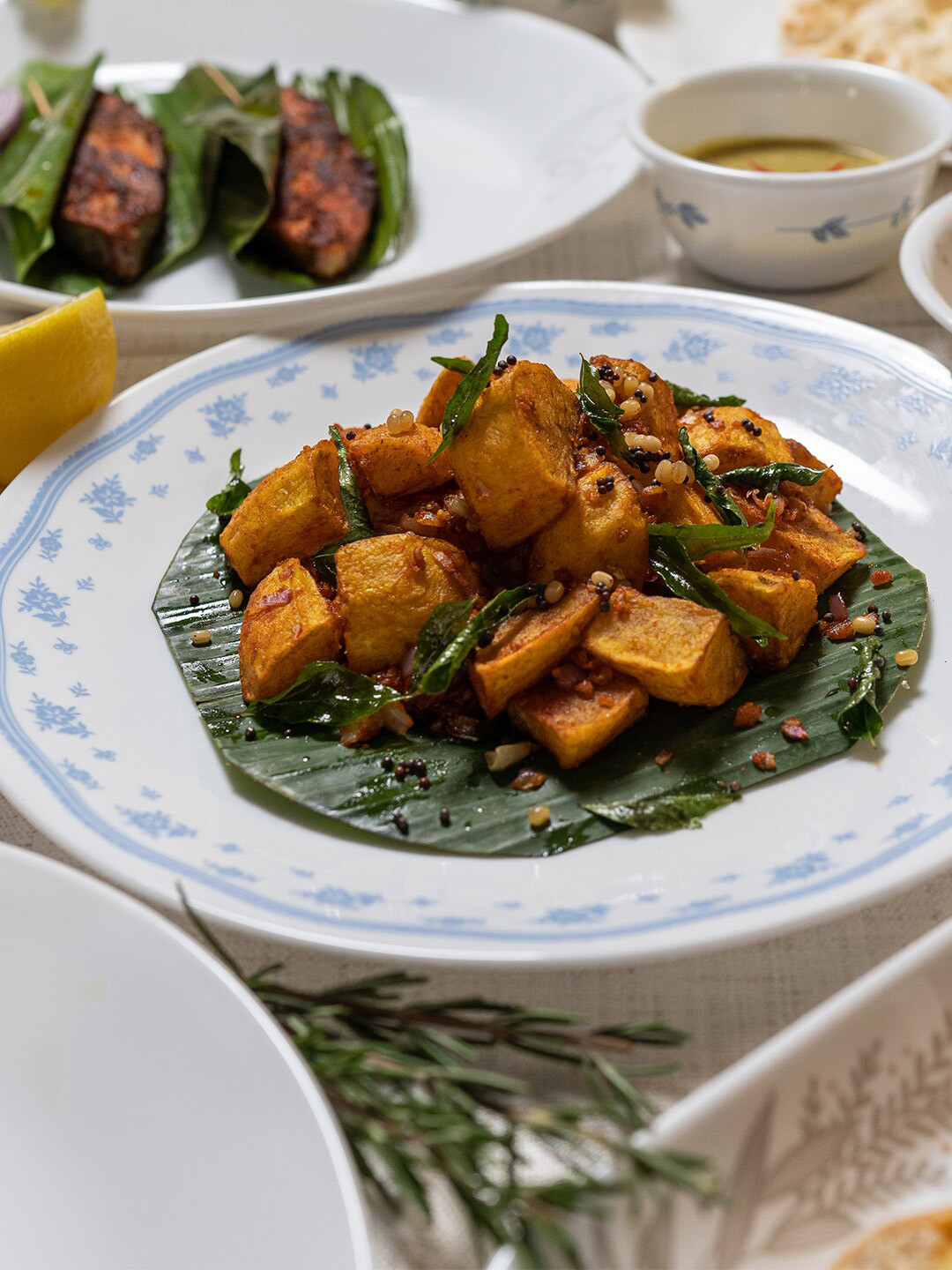 Corelle Livingware Morning White Floral Vitrelle Glass Microwave Safe 16 Piece Dinner Set