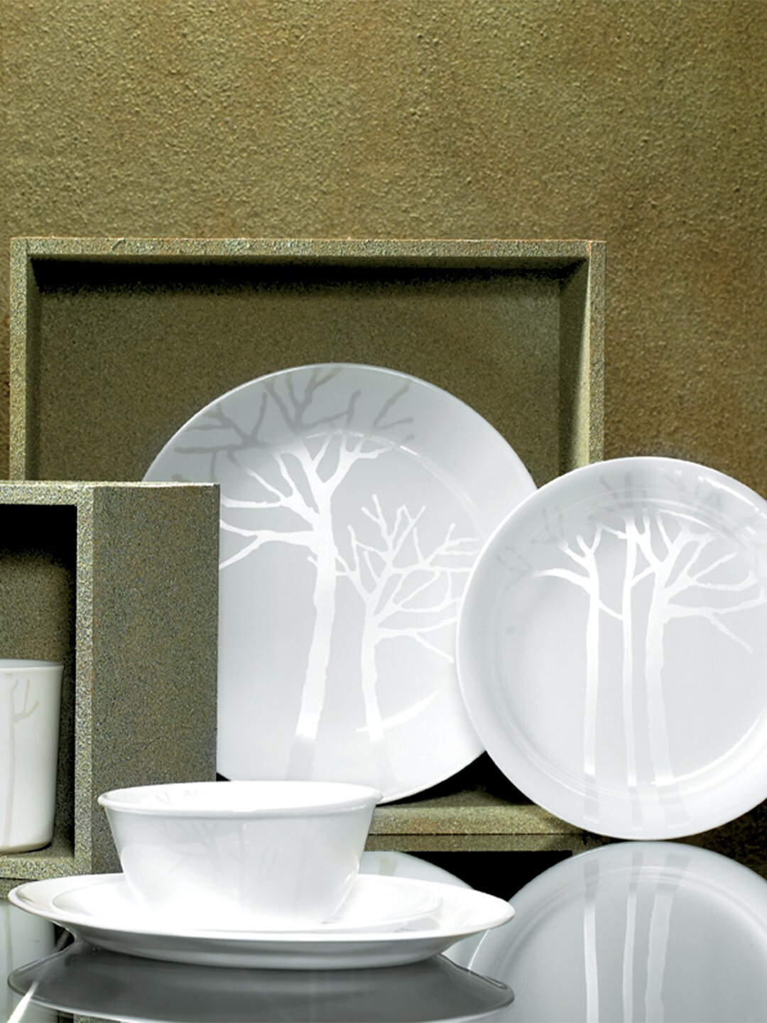 Corelle Asia Collection Gold Series White Leaf Vitrelle Glass Microwave Safe 14 Piece Dinner Set