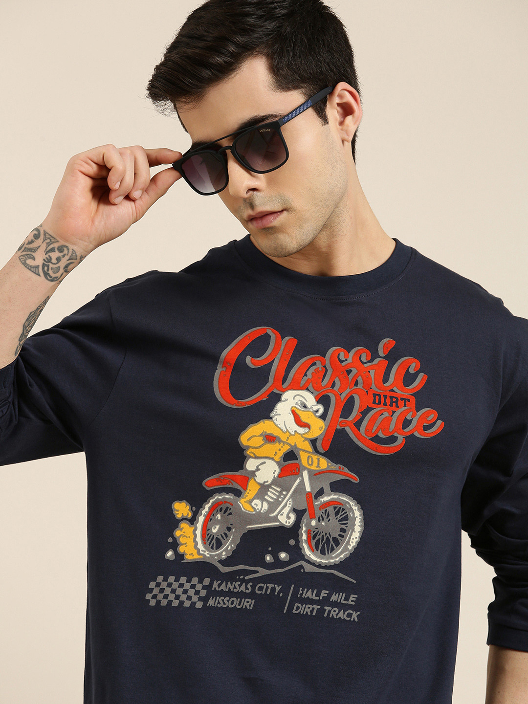 Difference of Opinion Men Navy Blue & Red Printed Pure Cotton Oversized Longline T-shirt