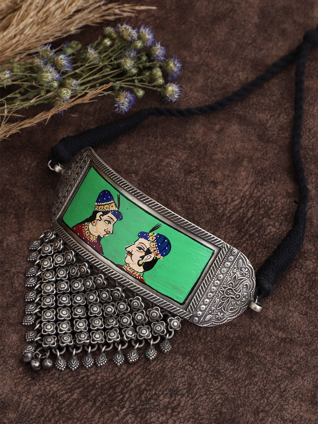 VENI Women Silver-Toned & Green Brass Silver-Plated Choker Necklace