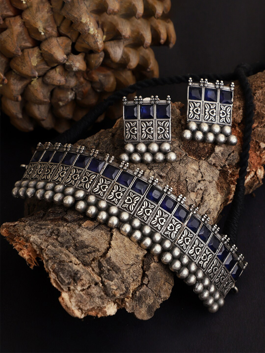 VENI Silver Plated Oxidized Blue Stone Choker Necklace With Earrings